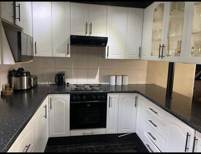 3 BEDROOM HOUSE FOR SALE IN MEREDALE